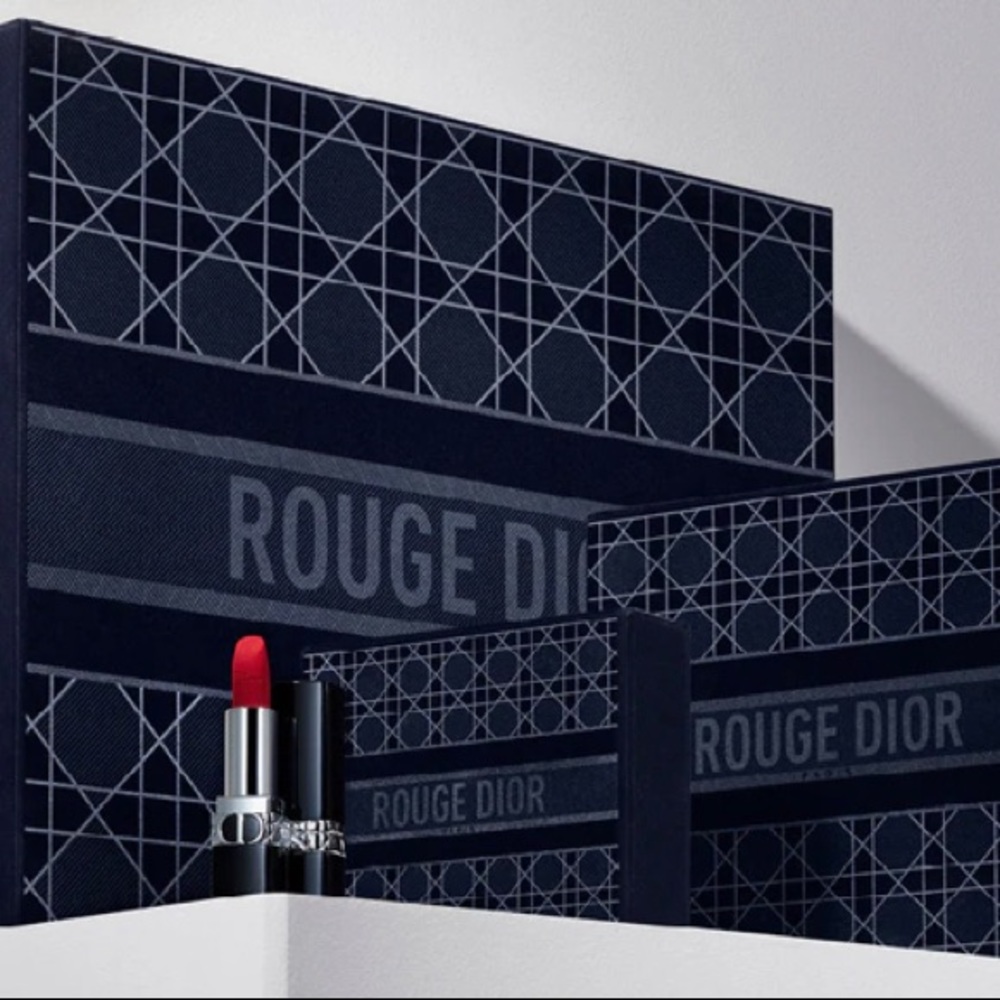 Dior holiday 2021 lipstick is available online set velvet box bag
